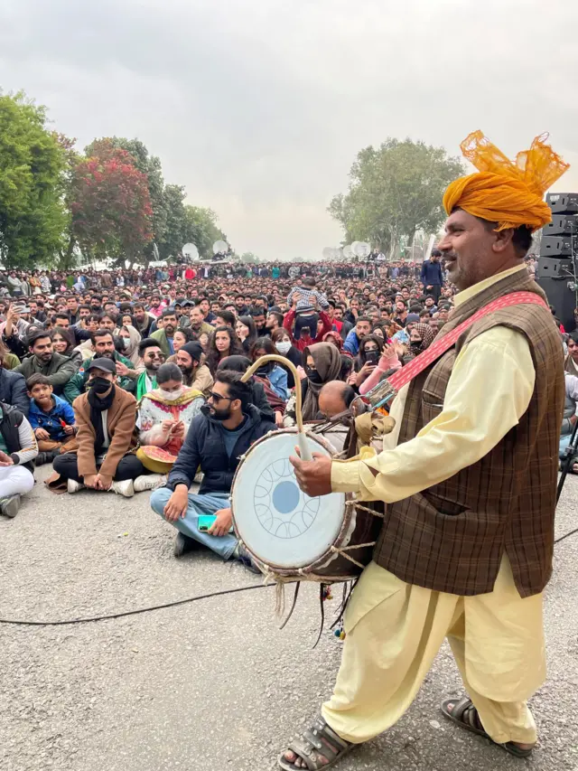 Pakistan fans and drummer in Fatima Jinnah Park, Islamabad