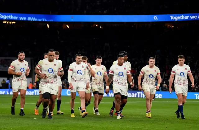 England trudge off at half-time