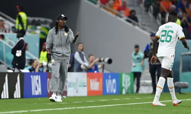 Aliou Cisse gives instructions to Pape Gueye