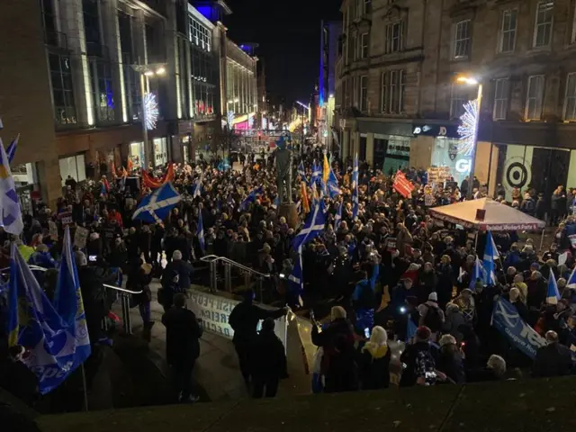 Crowds at Glasgow's Buchanan Street