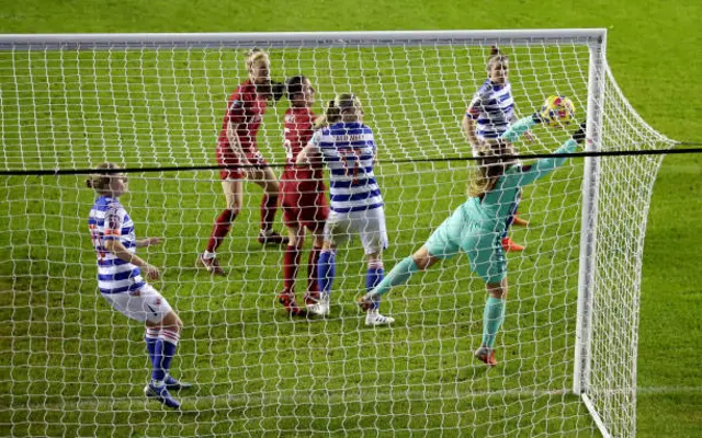 Rhiannon Roberts scores