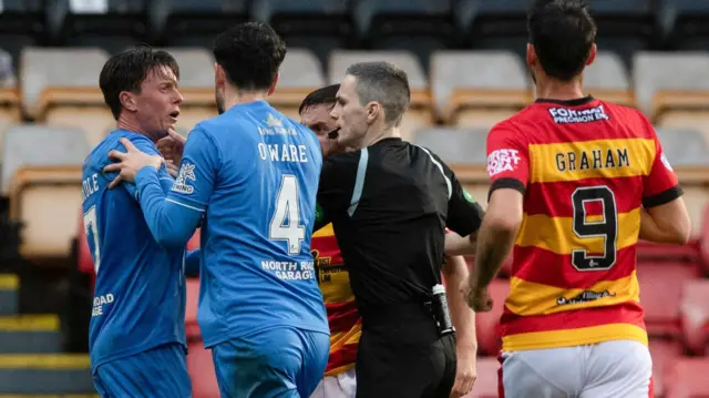 Kelty's Joe Cardle and Thistle's Ross Docherty square up