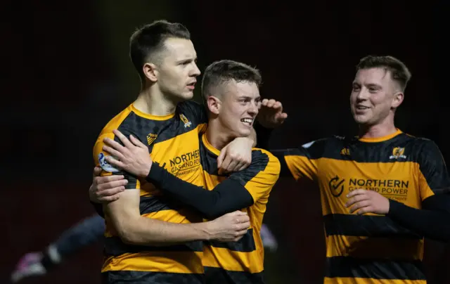 Alloa Athletic celebrate Scott Taggart's penalty