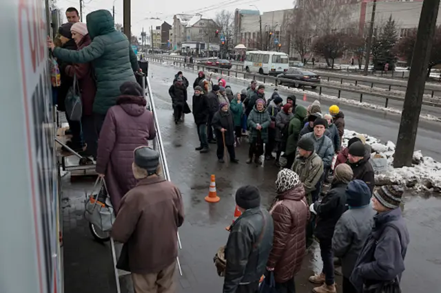 People queuing in Chernihiv for food