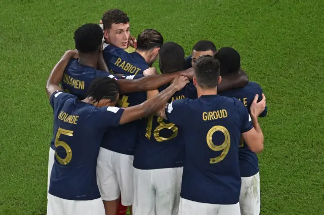 France players huddle