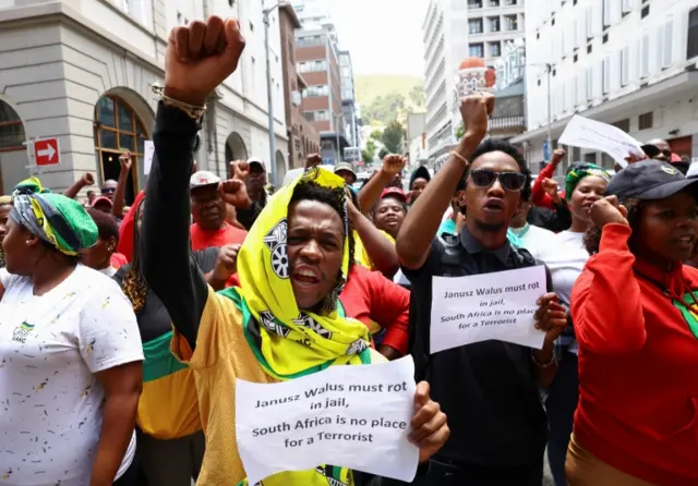 Protests outside Cape Town"s High Court