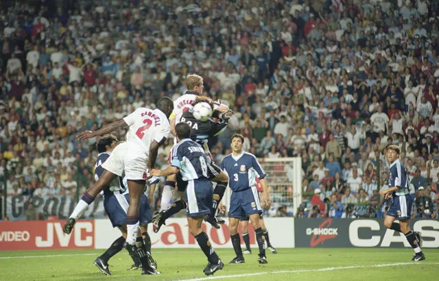 Sol Campbell heads the ball towards goal for a disallowed effort due to Alan Shearer's elbow on the goalkeeper Carlos Roa