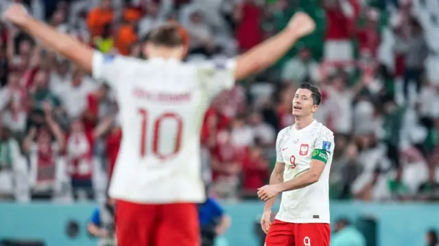 Robert Lewandowski (right)