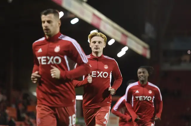 Aberdeen players warming up