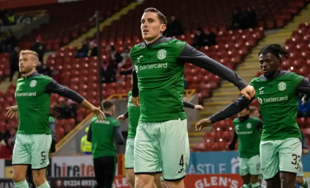 Hibernian players warming up