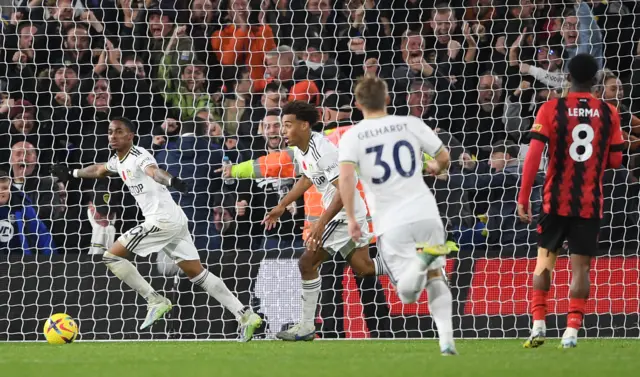 Crysencio Summerville and Leeds celebrating goal