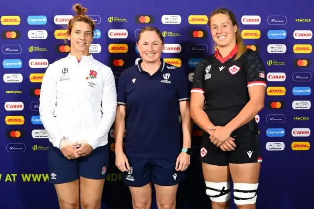 Sarah Hunter of England, referee Aimee Barrett-Theron and Sophie de Goede of Canada