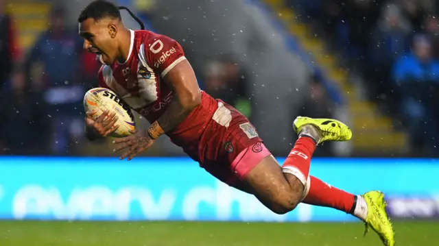 Sione Katoa scores for Tonga