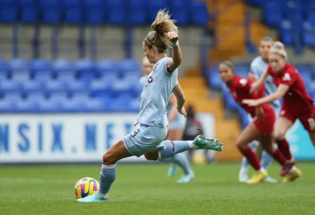 Rachel Daly scores penalty