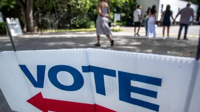 Vote banner in Miami