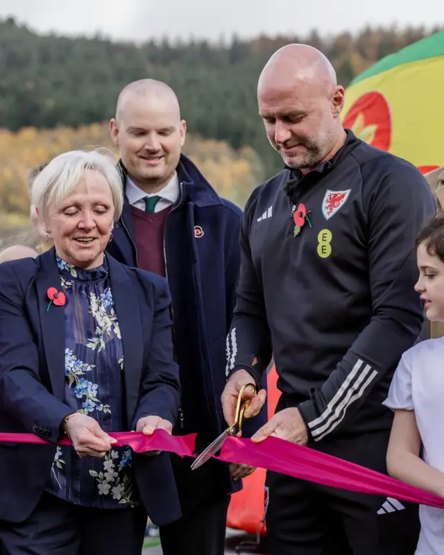 Rob Page cuts ribbon