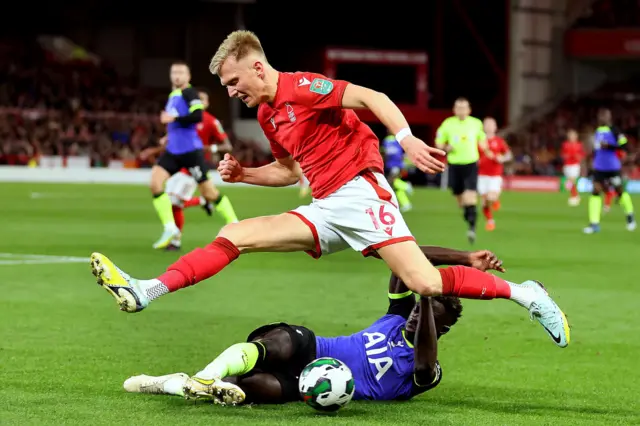 Sam Surridge competes with Davinson Sanchez