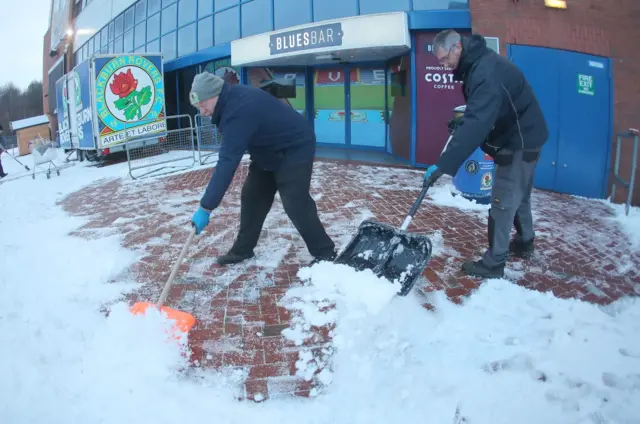 Officials clear Ewood Park of snow