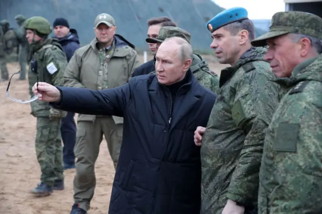 Vladimir Putin talking to military personnel