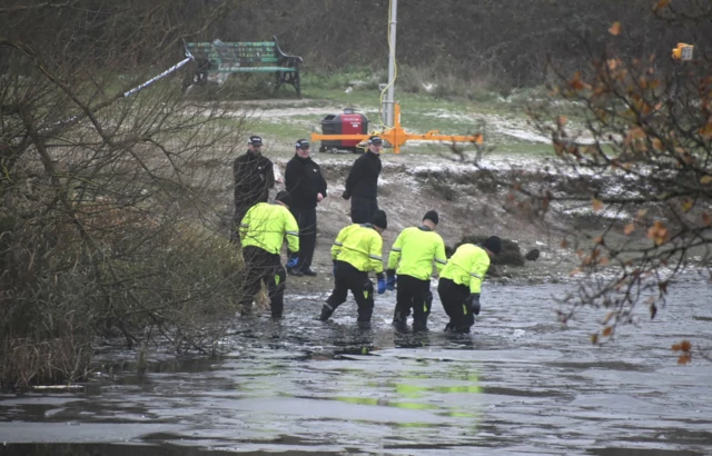 Teams continue to search Babbs Mill Park lake