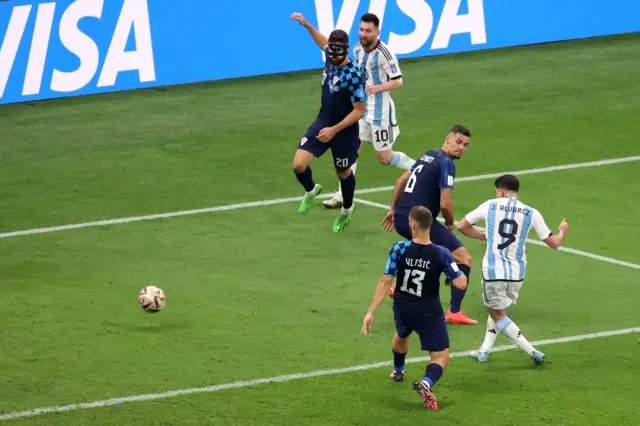 Julian Alvarez scores Argentina's third goal