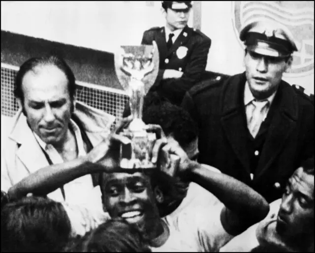 Pele lifts the Jules Rimet trophy in 1970