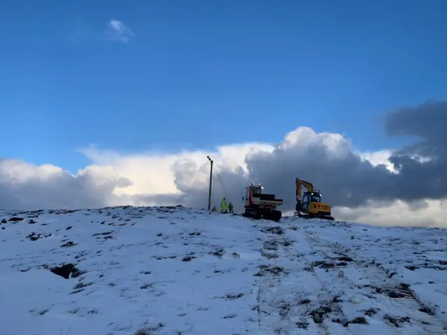 These are the latest efforts by SSEN to return power to 2,800 homes in Shetland