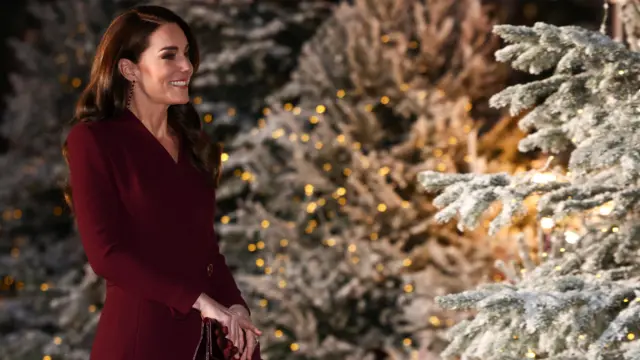 The Princess of Wales admires a Christmas tree