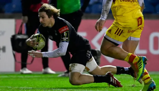 Sebastian Cancelliere scores Glasgow's fourth try