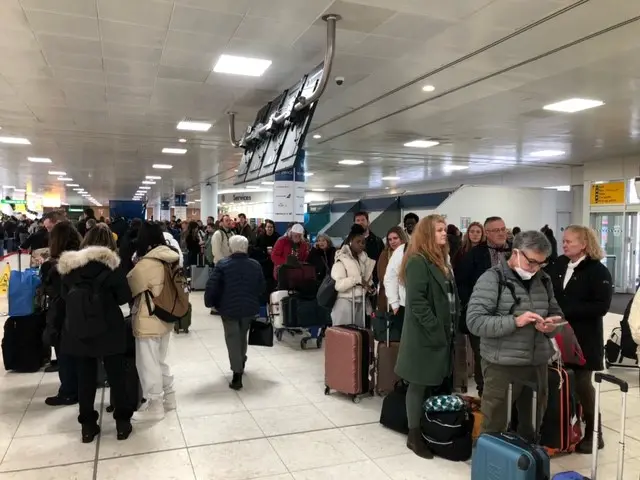 Long queues form at Glasgow Airport with operations suspended