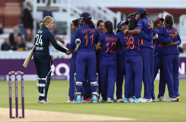 Charlie Dean shaking hands with the India players