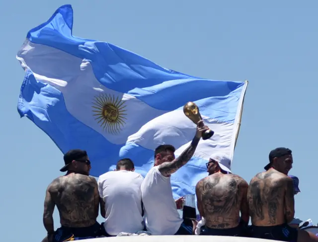 Messi lifts the trophy