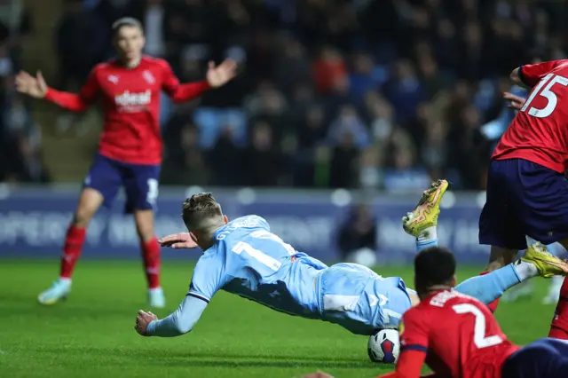 Viktor Gyokeres wins a penalty for Coventry