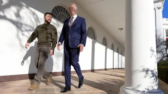 Presidents Zelensky and Biden walk down the White House colonnade