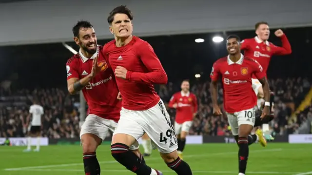 Manchester United celebrate at Fulham