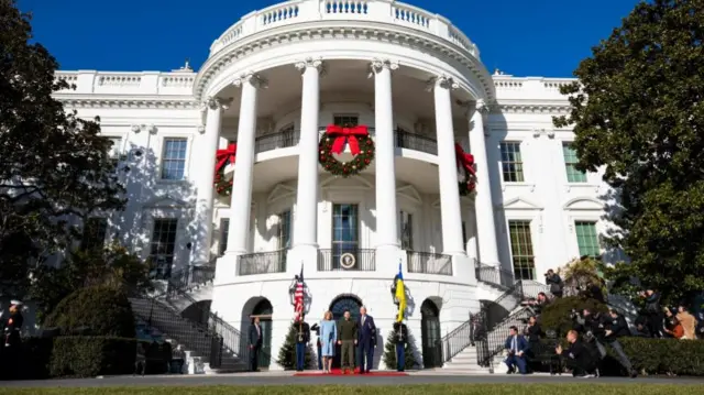 US President Joe Biden (R) and First Lady Jill Biden (L) welcome Ukrainian President Volodymyr Zelensky (C) to the South Lawn of the White House Washington, DC