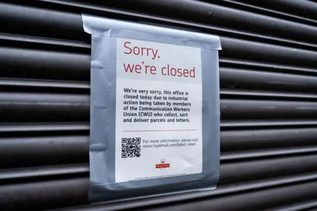 Royal Mail sign stating 'Sorry, we're closed' on a mail centre in Farringdon, London