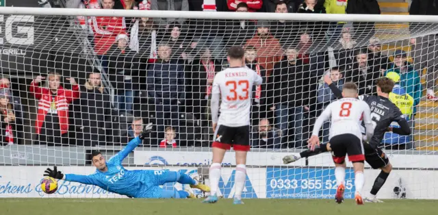 Mark O'Hara converts to make it 1-1 during a cinch Premiership match between St Mirren and Aberdeen