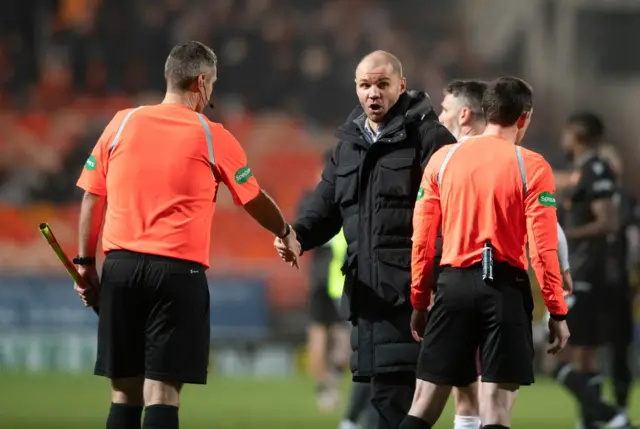 Robbie Neilson remonstrates with the officials