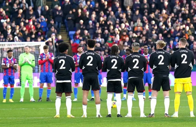 Fulham and Crystal Palace players pay tribute to George Cohen with a minute's applause