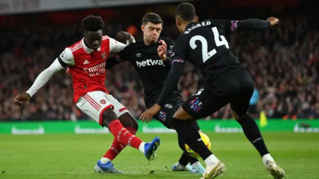 Bukayo Saka has a shot