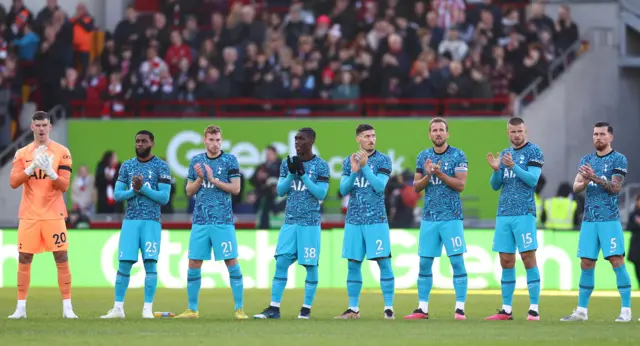 Tottenham players applaud