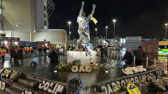 Billy Bremner statue at Elland Road