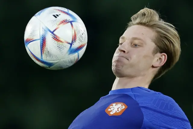 Frenkie de Jong during training