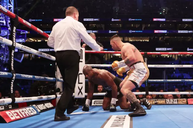 Daniel Dubois goes onto his knees