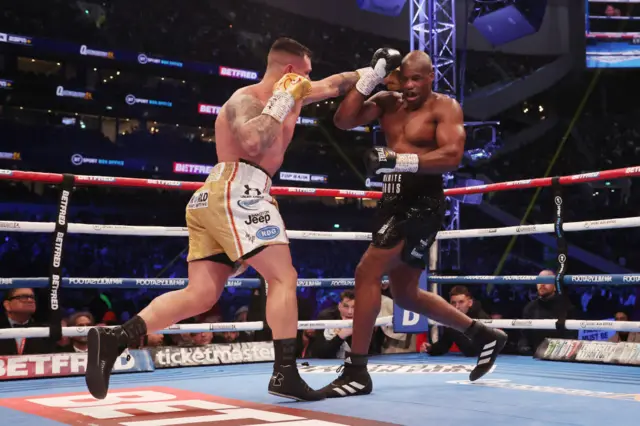 Daniel Dubois is punched by Kevin Lerena