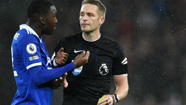 Leicester appeal to the referee