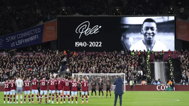 Fans paying tribute to Pele
