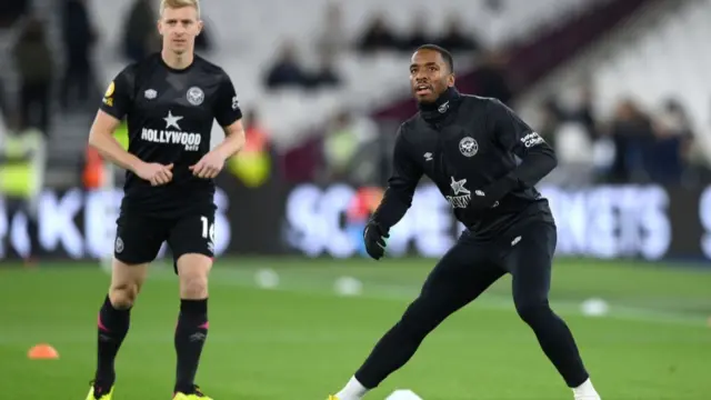 Ivan Toney warming up