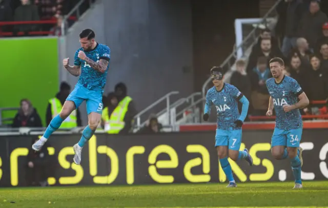 Pierre-Emile Hojbjerg celebrates scoring at Brentford